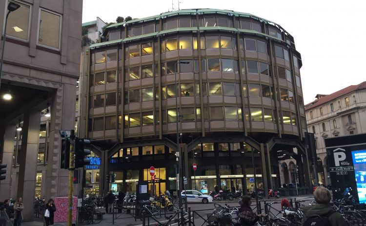 L’edificio per uffici della Chase Manhattan Bank a Milano