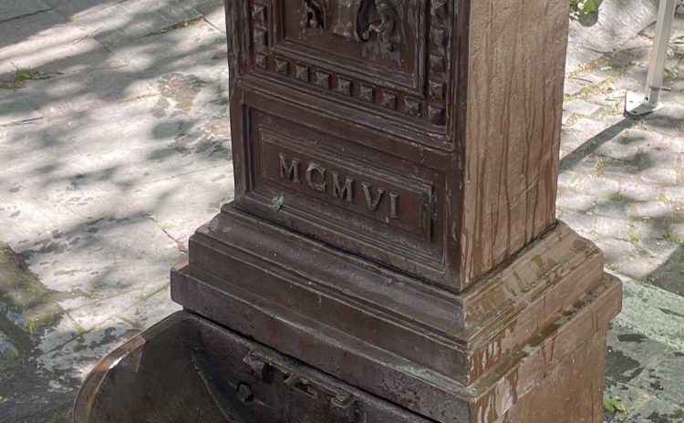 La fontana in ghisa di Piazza Grande a Villa Sant’Angelo (AQ)